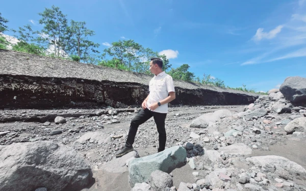 Thumbnail Berita - Kunjungi Tanggul Di Desa Sumberwuluh, Komisi B DPRD Lumajang Temukan Ini