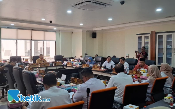 Thumbnail Selesai Bayar Denda Rp 300 Ribu, Stan Es Krim Alkohol di Surabaya Diperbolehkan Buka