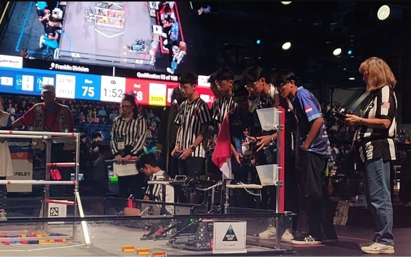 Thumbnail Berita - Bupati Sleman Apresiasi Prestasi Tim Robotik Go2STEAM Madrasah Technonatura Yogyakarta (MTY) di Internasional First Tech Challenge 2025