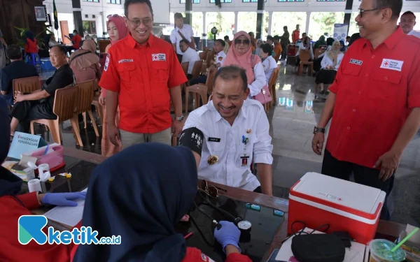 Thumbnail Berita - Ratusan Masyarakat Pemalang Antusias Ikuti Donor Darah di Pendopo Bupati