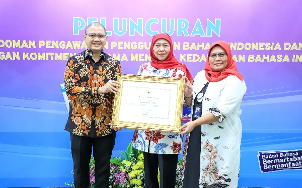 Thumbnail Peserta Terbanyak Lolos UKBI, Pemprov Jatim Raih Penghargaan dari Mendikdasmen