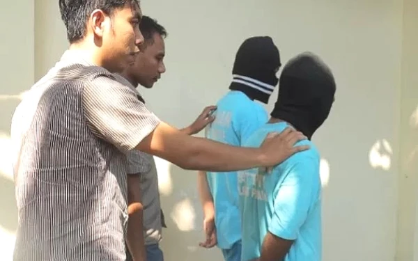 Thumbnail Berita - Polres Pemalang Bongkar Penipuan Balik Nama Kendaraan, Dua Tersangka Diciduk