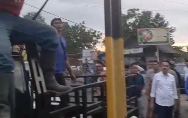 Thumbnail Berita - Portal Dimensi Dipasang KAI, Dibongkar Pemkab Jember dan Disaksikan Langsung Bupati Fawait