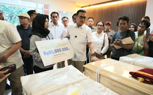 Thumbnail Berita - Keluarga PMI Korban Tenggelam di Korsel Terima Santunan Kematian dari BPJS Ketenagakerjaan