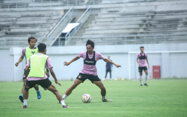 Thumbnail Lepas Sanksi FIFA, Persik Kediri Langsung Fokus 5 Pertandingan Terakhir di Liga 1