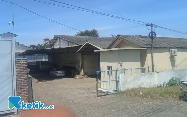 Thumbnail Berita - Curhat Karyawan Pabrik Es di Pemalang: 10 Tahun Kerja, Kini Dirumahkan Tanpa Gaji