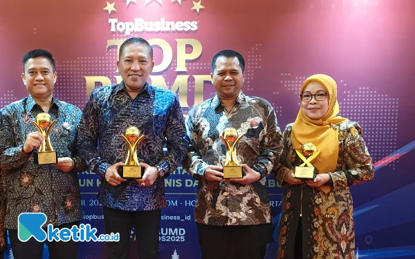 Thumbnail Berikan Kontribusi Nyata dan Kinerja Apik, Syaifullah Asyik Raih Penghargaan TOP CEO BUMD Awards 2025