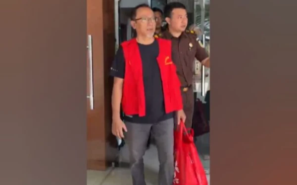 Thumbnail Berita - MA Batalkan Putusan PN Serang, Mantan Kepala Disperindag Kota Cilegon Dieksekusi Kejari