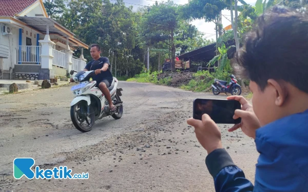 Thumbnail Mau Lapor Jalan Rusak? Sabar Dulu, Pemkab Pacitan Tak Bisa Janji Perbaikan Tahun Ini