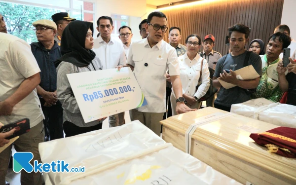 Thumbnail Berita - Hadir bagi Pekerja Migran, BPJS Ketenagakerjaan Serahkan Santunan Kematian kepada Keluarga PMI