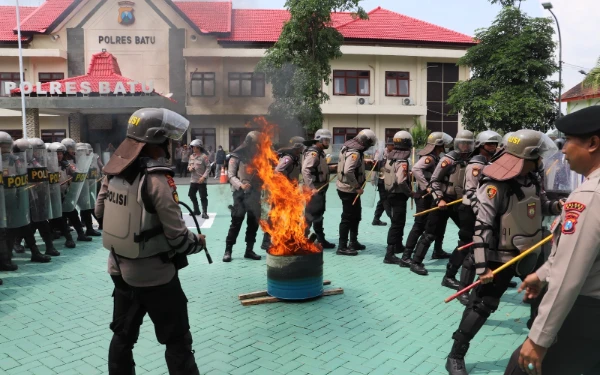 Thumbnail Polres Batu Latihan Dalmas, Persiapan May Day