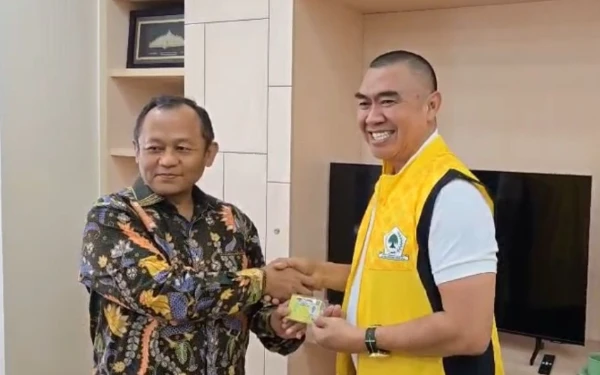 Thumbnail Bak 'Kutu Loncat' Eks Wali Kota Malang Abah Anton Pindah ke Golkar, Begini Kata Pakar UB