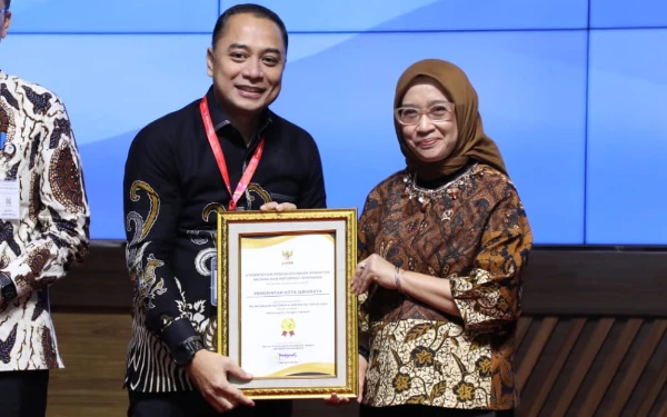 Thumbnail Kota Surabaya Sabet Reformasi Birokrasi Terbaik Nasional Versi KemenPAN-RB