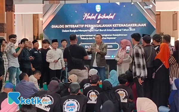 Thumbnail Peringati May Day, Ratusan Buruh Dialog Interaktif dengan Bupati Situbondo