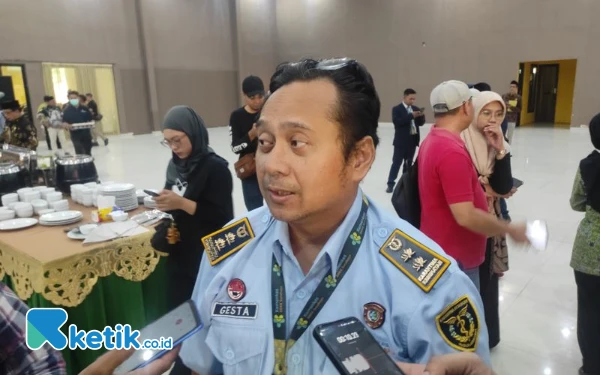 Thumbnail 2 JCH Embarkasi Surabaya Sakit, Keberangkatan ke Tanah Suci Ditunda