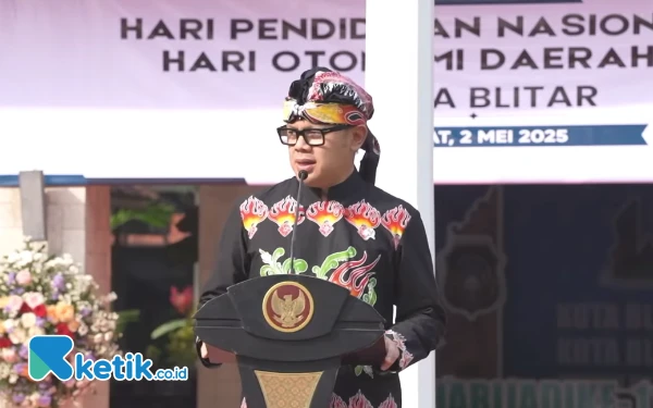 Thumbnail Wamendagri Bima Arya Jadi Inspektur Upacara Hardiknas 2025 Kota Blitar: Titip Cetak Generasi Berkarakter
