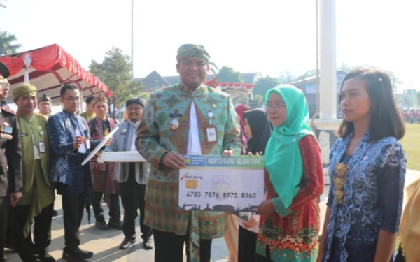 Jepara Luncurkan Kartu Guru dan Sarjana: Langkah Nyata Menuju Pendidikan Merata dan Berkualitas