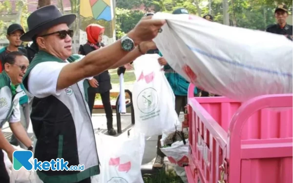 Thumbnail Bupati Bandung Instruksikan Opsih Kantor dan Lingkungan Kerja Tiap Hari