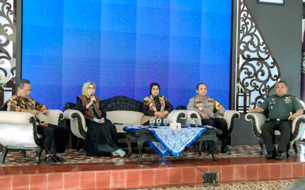 Thumbnail Berita - Bupati Lumajang: Perusahaan Jangan Tahan Ijazah Pekerja dan Wajib Penuhi UMK