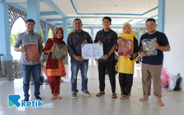 Thumbnail Berita - Lestarikan Budaya Aceh, PT BEL Salurkan Bantuan Seragam Tari untuk Sanggar Seni