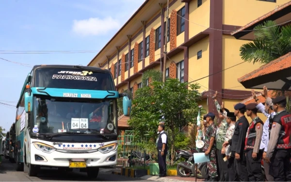 Thumbnail Fast Track Embarkasi Surabaya Buat JCH Pangkas Waktu Menuju Baitullah