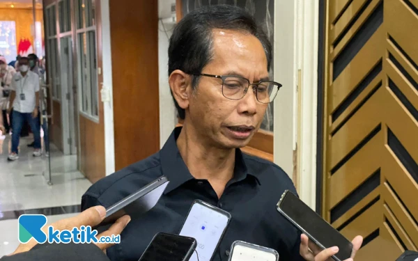 Thumbnail Dicopot dari Ketua PDIP Surabaya, Adi Sutarwijono: Saya Tegak Lurus pada Megawati