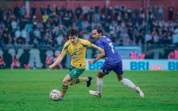 Thumbnail Paul Munster Kecewa Persebaya Gagal Raih 3 Poin di Kandang Persik