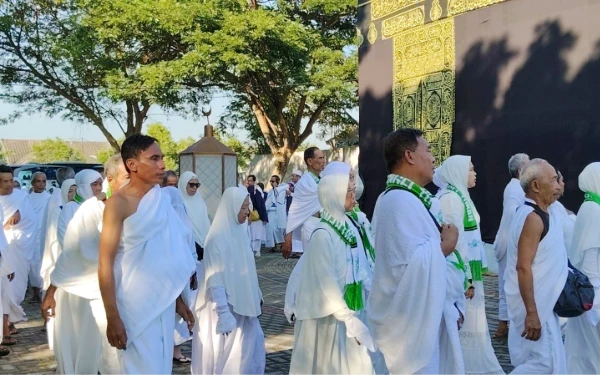 Thumbnail Berita - Jelang Keberangkatan, Ribuan JCH Tuban Ikuti Manasik