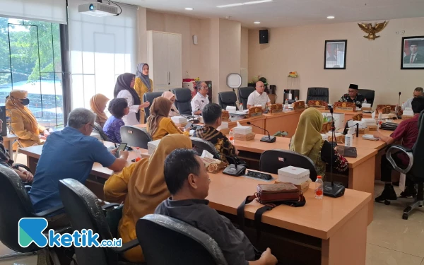 Thumbnail DPRD Surabaya Tanggapi Laporan Warga Soal Penolakan Pembangunan Sekolah Kristen Logos