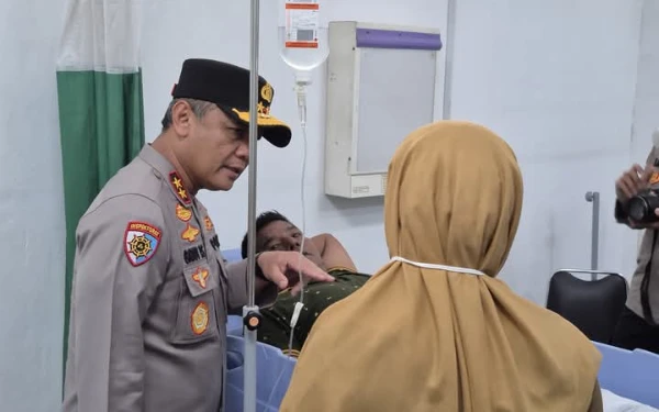 Thumbnail Berita - Didampingi Wawako Padang Panjang, Kapolda Sumbar Tinjau Korban Kecelakaan ALS