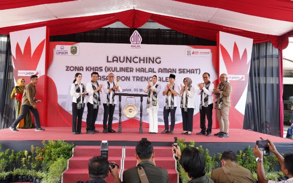 Thumbnail Berita - Dukung Pertumbuhan UMKM Halal, Bank Jatim dan Pemkab Trenggalek Luncurkan Zona KHAS Pasar Pon