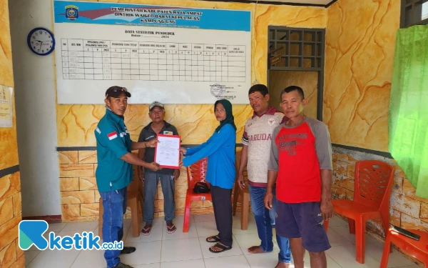 Thumbnail Berita - Nelayan di Kampung Gag Raja Ampat Dapat Bantuan Subsidi BBM 2.856 Liter dari PT Gag Nikel