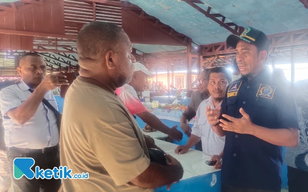 Thumbnail Berita - Respon Keluhan Pedagang, Pimpinan DPRD Raja Ampat Tinjau Pasar Snonbukor