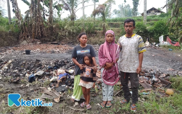 Thumbnail Berita - Tolong! Bocah Kelas 6 SD di Jember Butuh Seragam Sekolah: Korban Kebakaran dan Bingung Hadapi Ujian