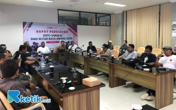 Thumbnail SMSI Blitar Raya Siap Gebrak Alun-Alun Kankab: UMKM Expo, Penghargaan Tokoh, hingga Hiburan Rakyat