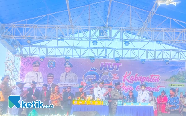 HUT ke 22 Raja Ampat, Bupati Orideko Burdam Ajak Semua Elemen Sinergis Dorong Pembangunan