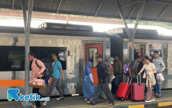 Thumbnail Kabar Gembira! KAI Daop 8 Tambah 6 KA untuk Libur Panjang Waisak