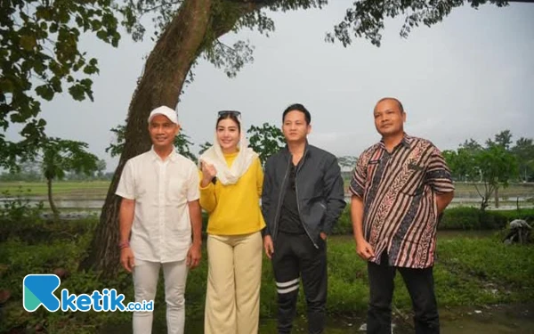 Thumbnail Berita - Peduli Pariwisata Trenggalek, Novita Hardini Undang Pakar Wisata Ajik Krisna