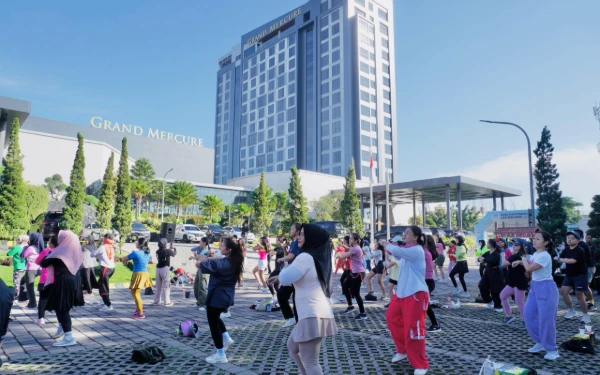 Thumbnail Gaya Hidup Sehat Ala Grand Mercure, Zumba Party Bersama Zin Diandra Sukses Digelar