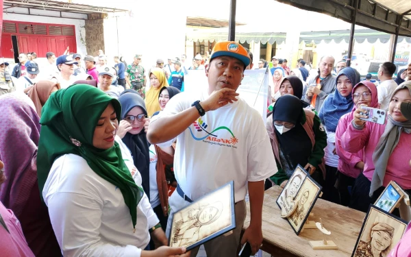Thumbnail Bupati dan Wabup Situbondo Resmikan Pusat Kuliner Asembagoes Naik Kelas