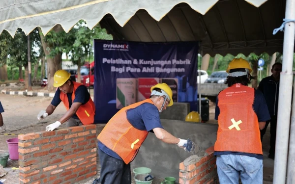 Thumbnail Berita - SBI Edukasi Tukang Bangunan Tentang Semen Ramah Lingkungan di Pabrik Tuban