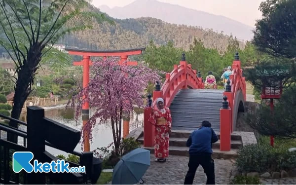 Thumbnail Songgoriti: Lebih dari Vila Gang Macan, Ada Pemandian Air Panas hingga Nuansa Jepang di Kota Batu