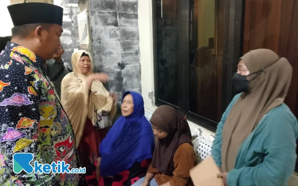 Thumbnail Bupati Situbondo Minta Polisi Usut Tuntas Penyebab Luka Bakar Dialami Bocah AQ