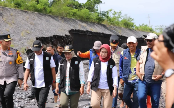 Thumbnail Berita - Warga Bondeli Terancam Banjir, DPRD-Bupati Lumajang Gercep Lobi Pemprov Perbaiki Tanggul
