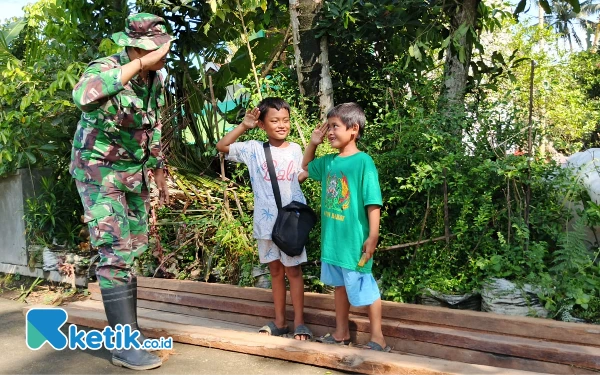 Inspirasi TMMD Sleman, Ismail dan Ahmad Bercita-cita Mengikuti Jejak TNI