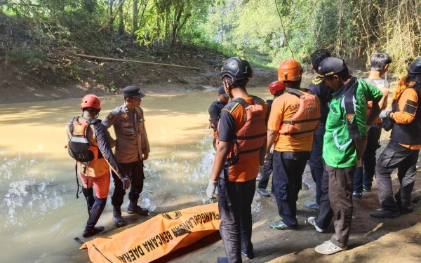 Thumbnail Berita - Tim SAR Temukan Jenazah Remaja 14 Tahun yang Tenggelam di DAM Desa Teguhan Ngawi