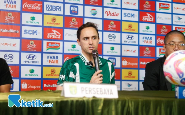 Thumbnail Masa Depan Munster Belum Jelas, Bonek Sarankan Persebaya Rekrut Zidane