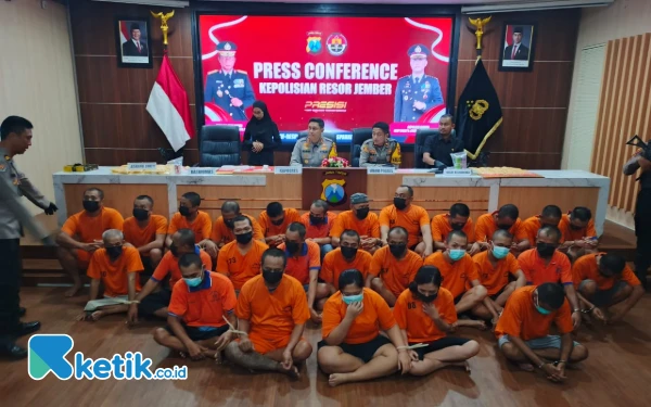 Thumbnail Berita - Polres Jember Ungkap Kasus Narkoba 27 Tersangka, Diantaranya Pasutri Siri dan Istri Dikabarkan Hamil