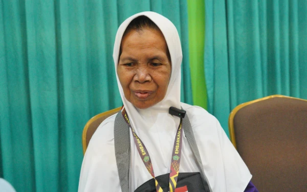 Thumbnail 13 Tahun Menabung, Mimpi Nenek Penjual Jamu Berangkat Haji Terwujud