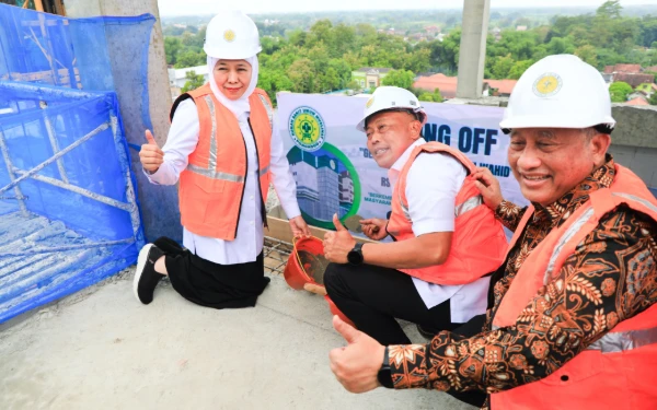 Thumbnail Berita - Gubernur Khofifah: Gedung Gus Dur RSU Muslimat Ponorogo Segera Rampung, Jadi Kado Jelang Satu Abad NU